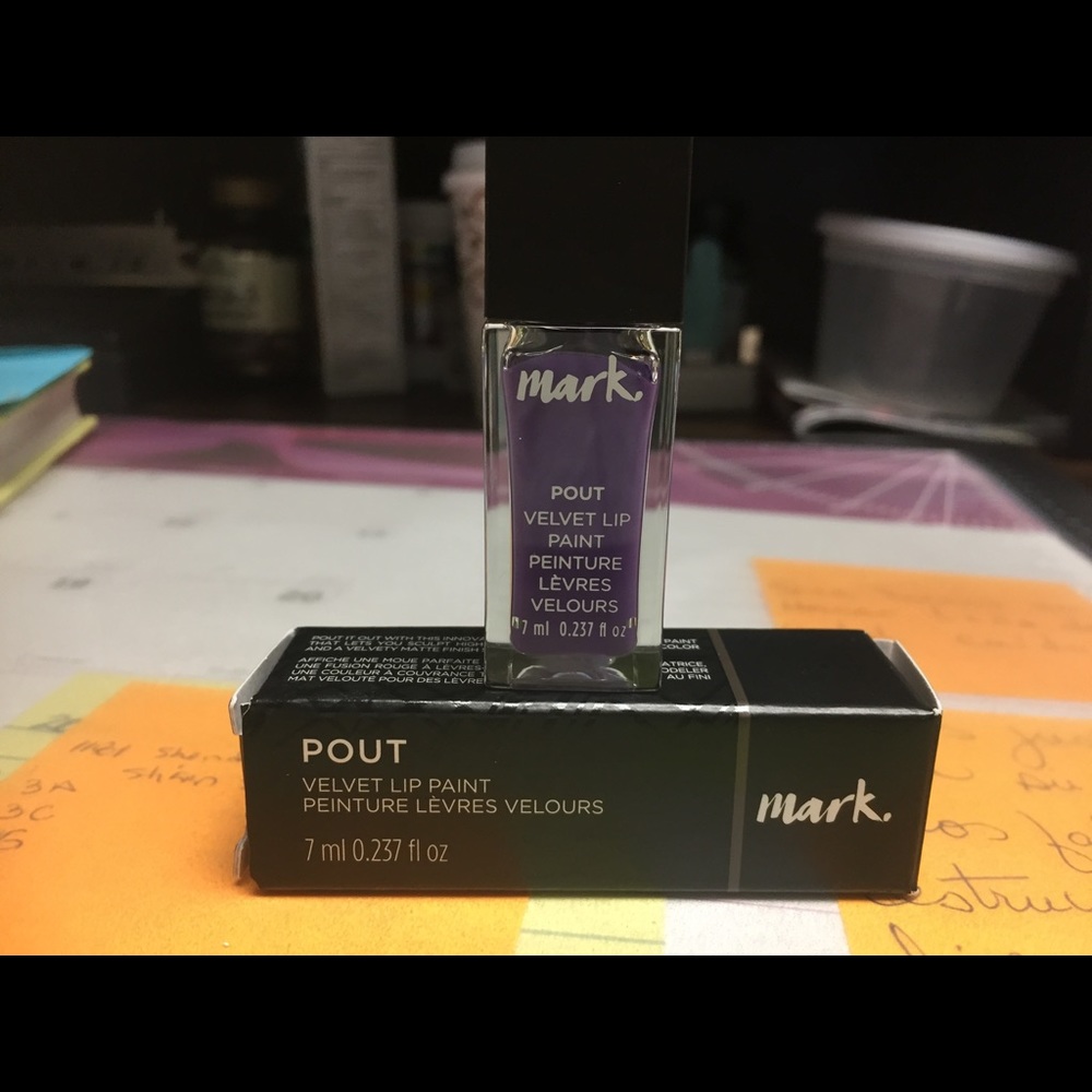 LIPSTICK - Picture 3 of 6